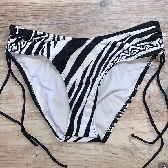NWT Low Rise Side Tie Bikini Bottoms - Picture 3 of 9